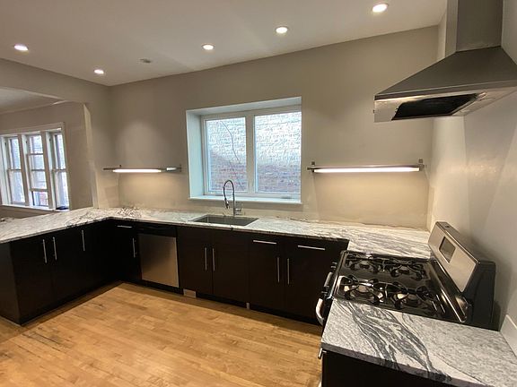 Kitchen_ New counter top will be installed prior move in