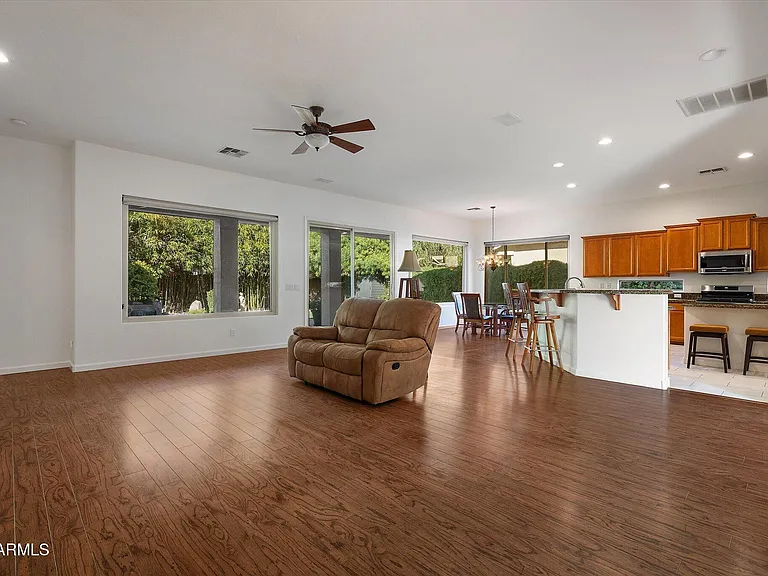 4018 E Harrison St — Photo 3