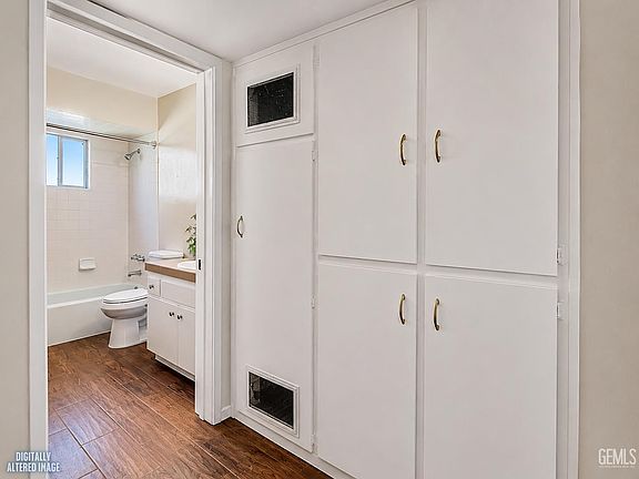 4th image of 4320 Columbus St