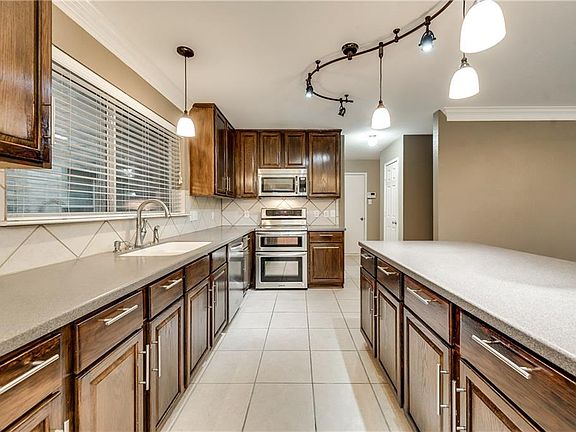 3rd image of 2023 Highland Dr