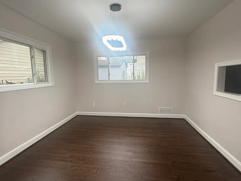 5603 Newton St — Photo 9