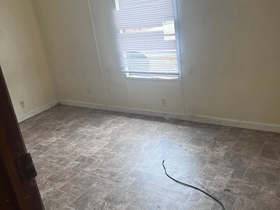 2nd image of 128 Lisa Ave