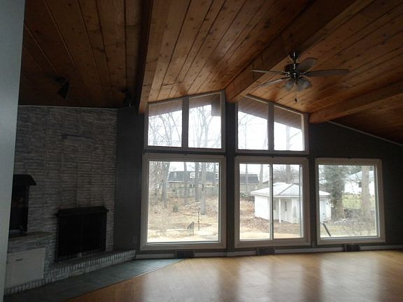 4th image of 13 Southern Dr