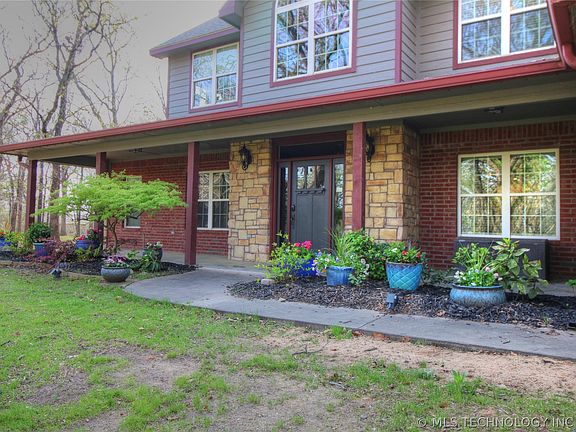 4th image of 2713 Redbud Ln