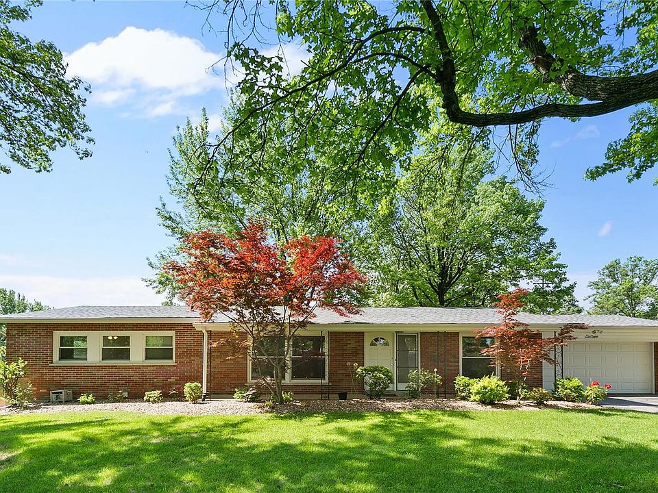 1st image of 16 Kingsbrook Ln