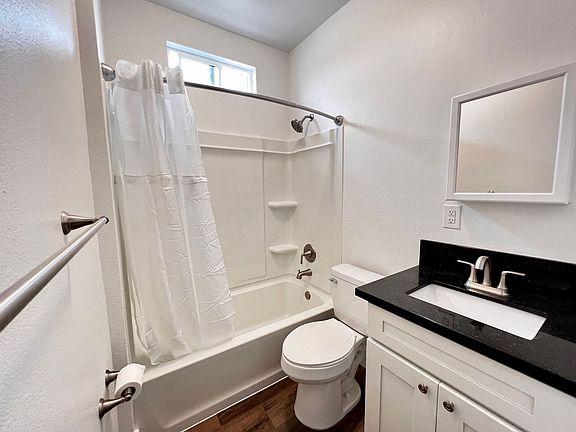 5th image of 1767 Pacific Ave APT D