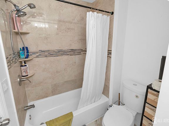 4th image of 236 Halsted St