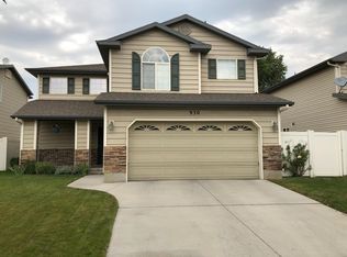930 W Stonehenge Dr, North Salt Lake, UT 84054