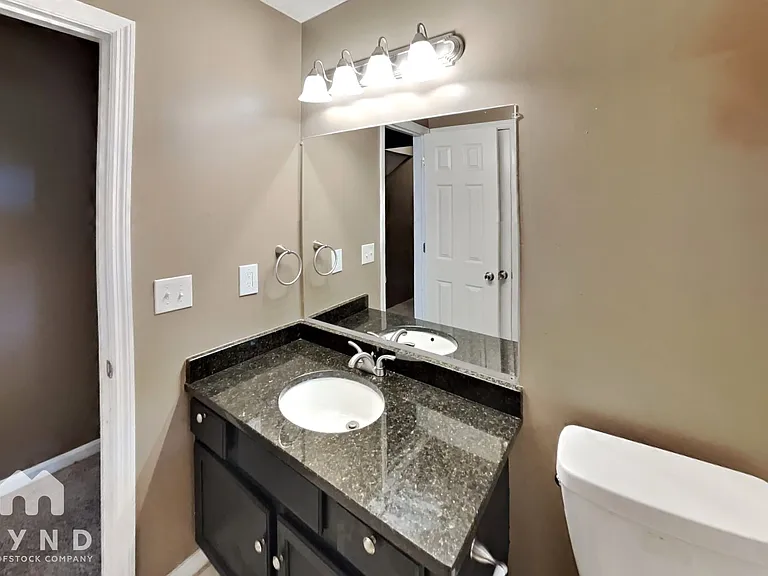 2574 Overlake Dr — Photo 17