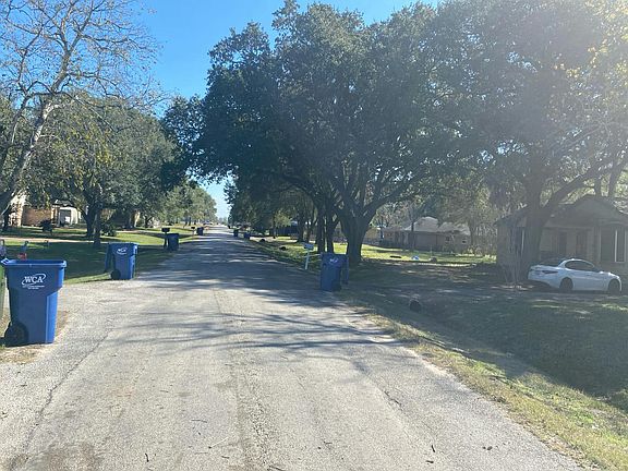 4th image of 223 W Waverly Ave