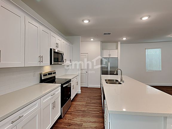 3rd image of 10068 Roseum Ct