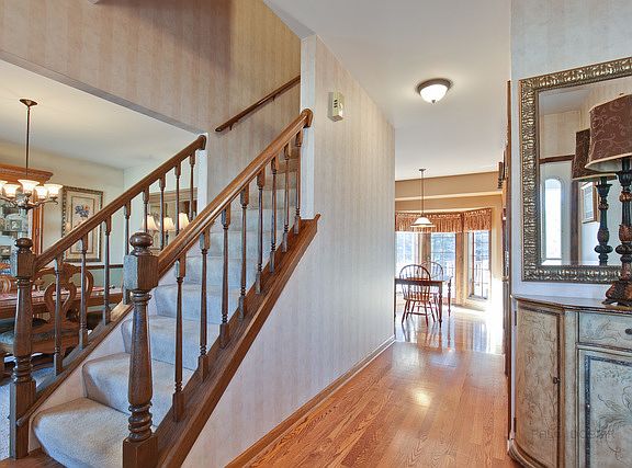 3rd image of 807 Interlaken Dr