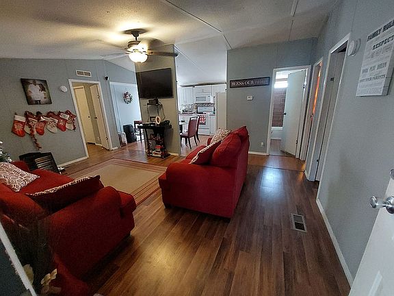 4th image of 103 Barry Ct