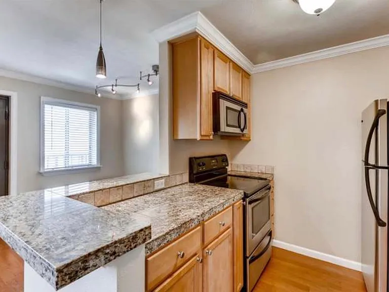 1062 Josephine St #9 — Photo 10