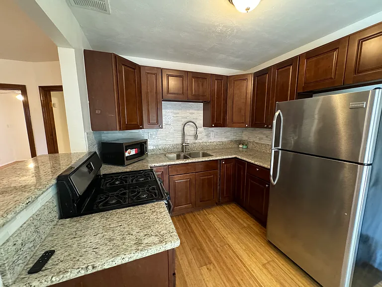 2022 Dawson Ave #2024 — Photo 6
