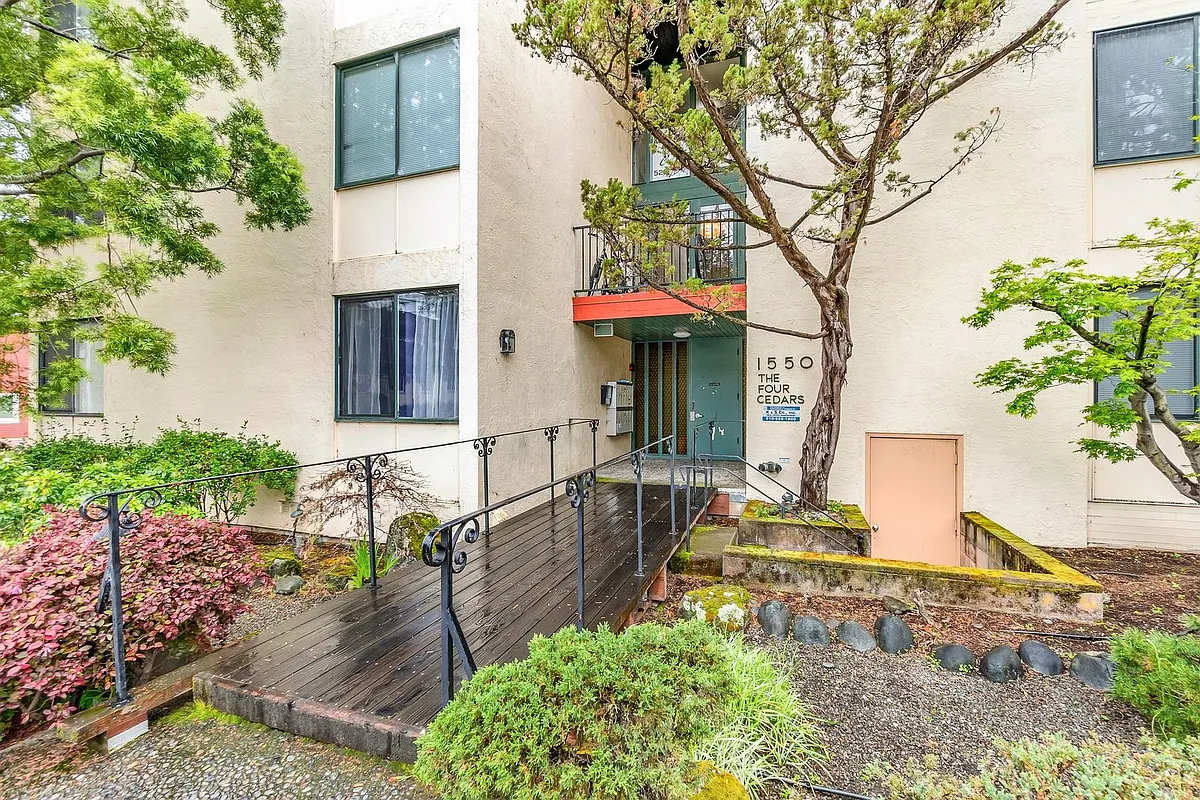 Building Photo - 1550 Walnut St #3