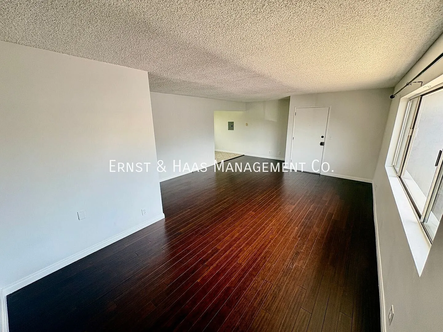 Freshly Painted 2-Bedroom, 2-Bathroom Home! — Photo 3