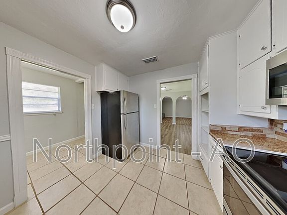 4th image of 6609 Chilton Dr