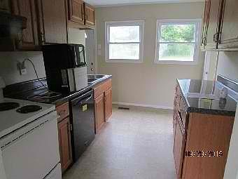 3rd image of 2201 Peachtree St