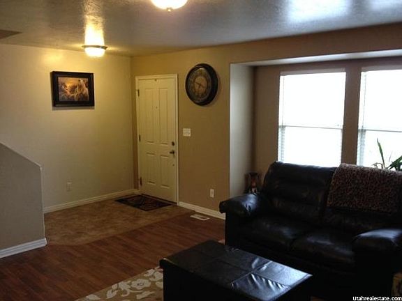 3rd image of 593 W Goldenrod Way