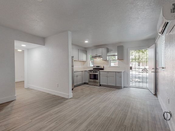 4th image of 311-319 12th St SW #51bf4bdd5