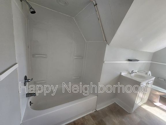 5th image of 130 Bradley Ave APT 306