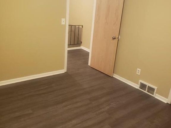 5th image of 842 18th Ave S