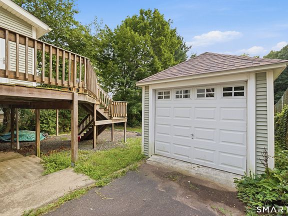 4th image of 358 Reservoir Avenue