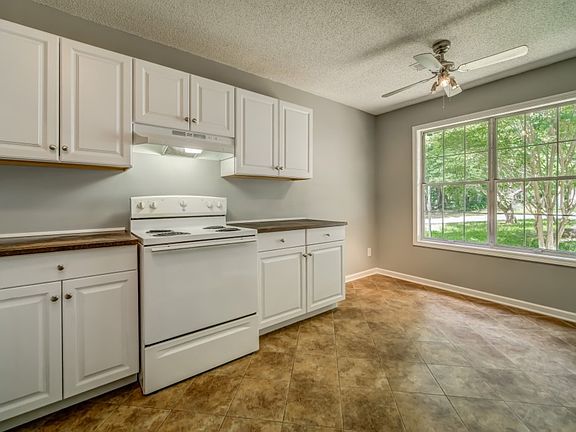 2nd image of 717 Farmdale Way NE