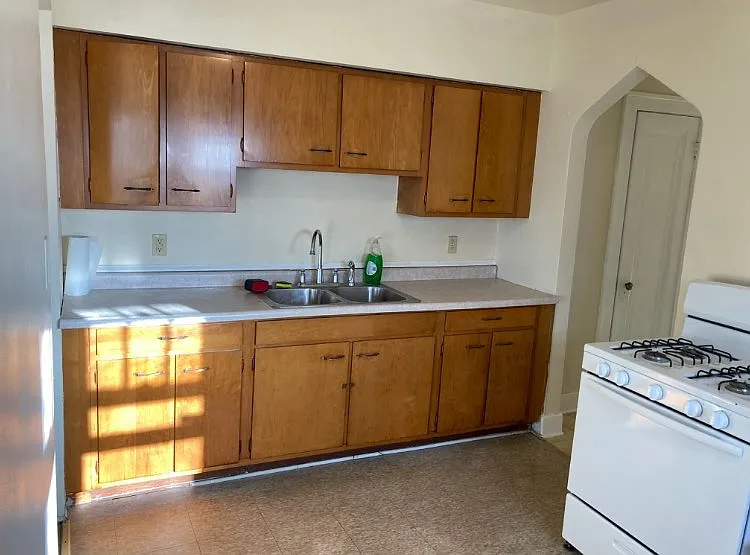 Cherry St — Photo 2