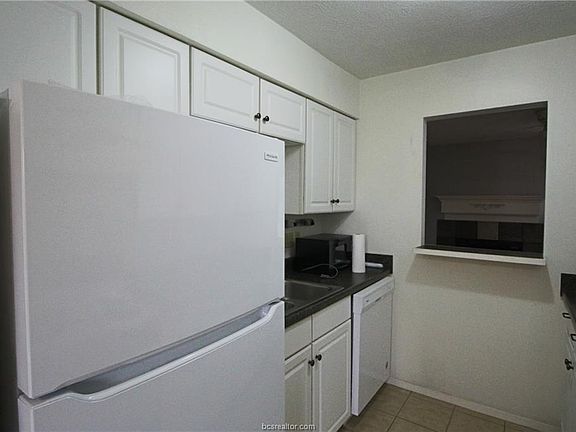 3rd image of 1900 Dartmouth St APT D6
