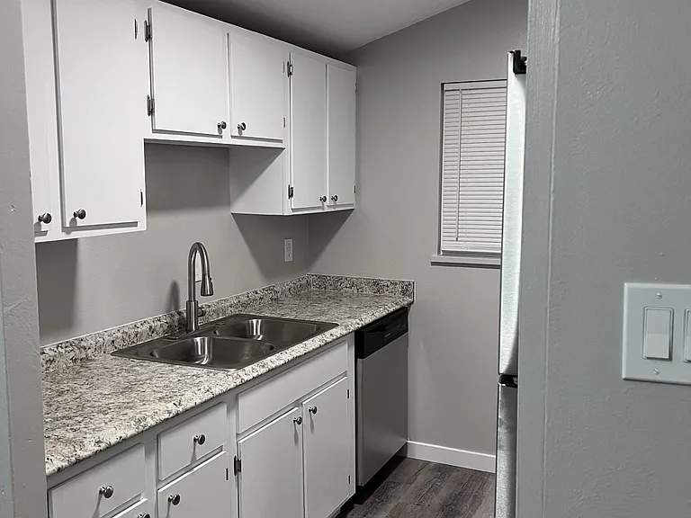 2115 4th Ave #B — Photo 1