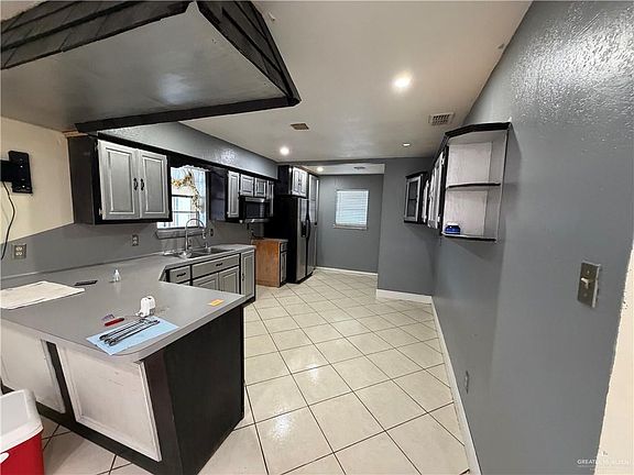 4th image of 403 S 8th St