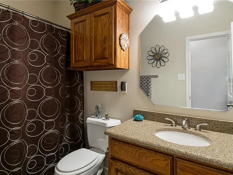 225 Glenview Dr — Photo 17