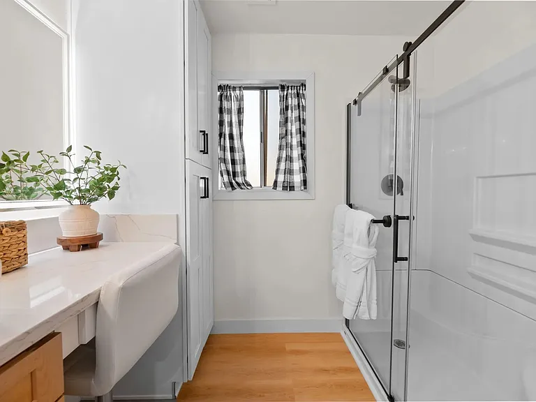 135 E Mojave Blvd — Photo 12