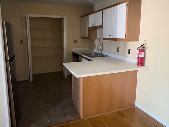 3rd image of 101 Breezewood Dr APT A
