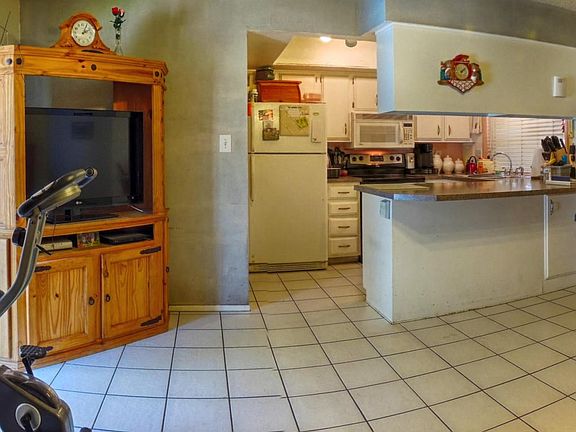 Family Rm and Kitchen