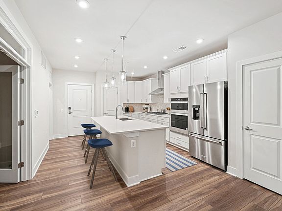 Spacious Island in the Gourmet Kitchen - Model Representation