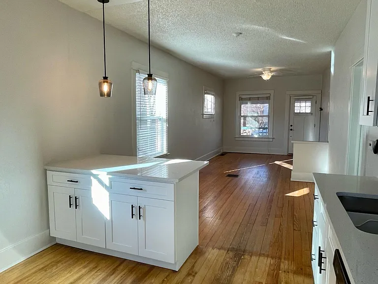 722 E Florida Ave — Photo 9
