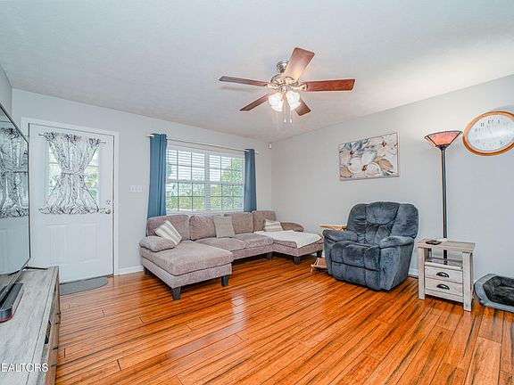 4th image of 119 Meade Dr