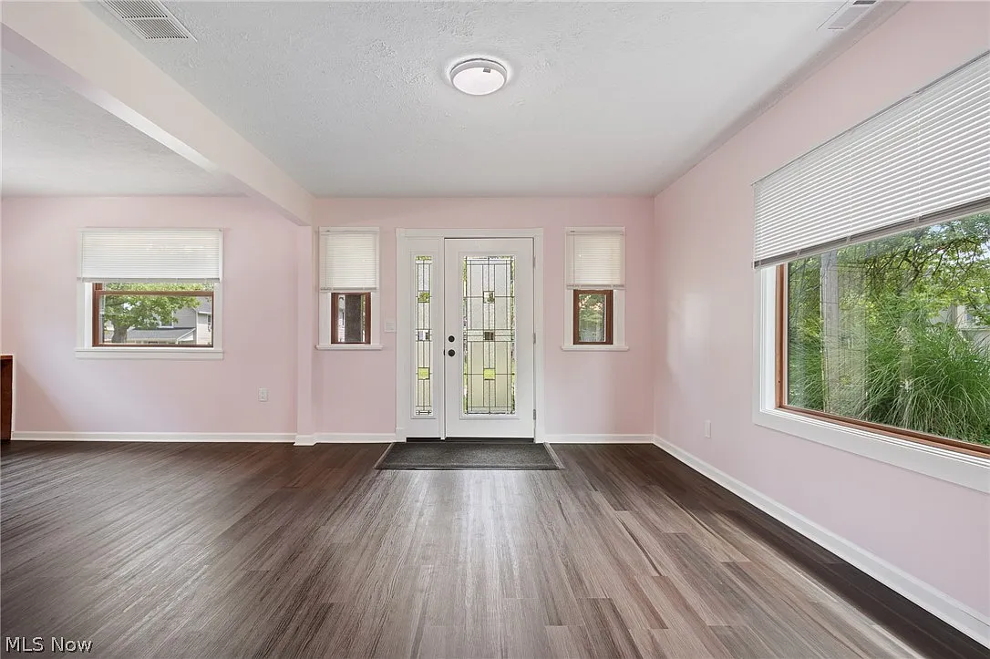 2 bed, 2.0 bath, $1,400 — Photo 2