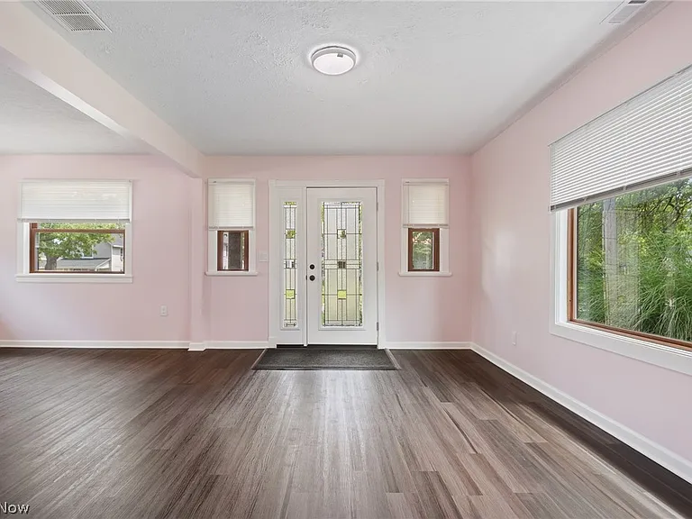 219 N Jefferson St — Photo 2