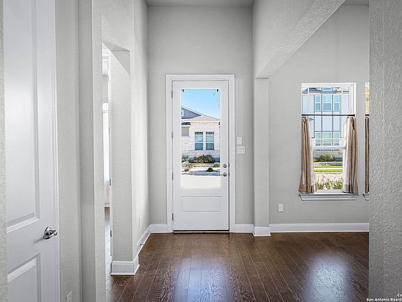 3rd image of 623 N Guenther