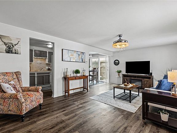 5th image of 685 Hidden Valley Rd