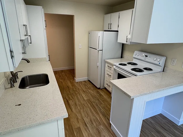 Genesee Park Apartments — Photo 12