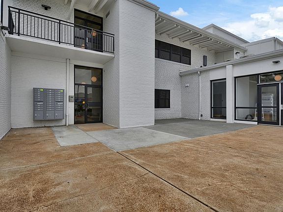 5th image of 4500 S Kingshighway Blvd #9