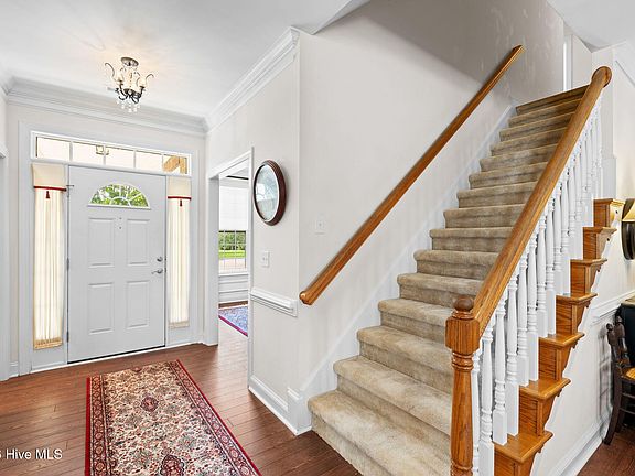 5th image of 1106 Lakebreeze Court