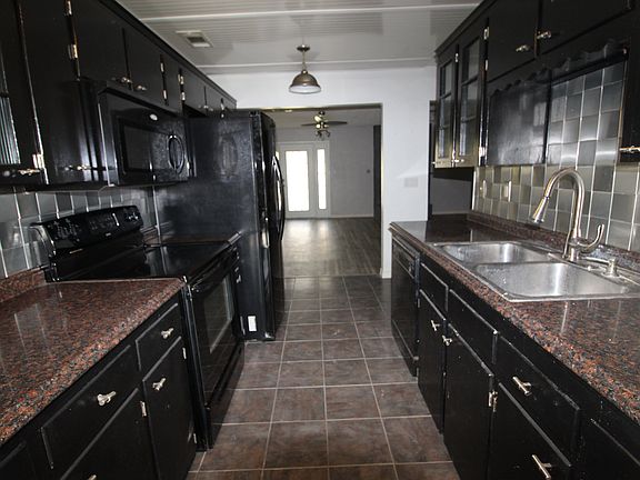 5th image of 1111 Pecan Ave