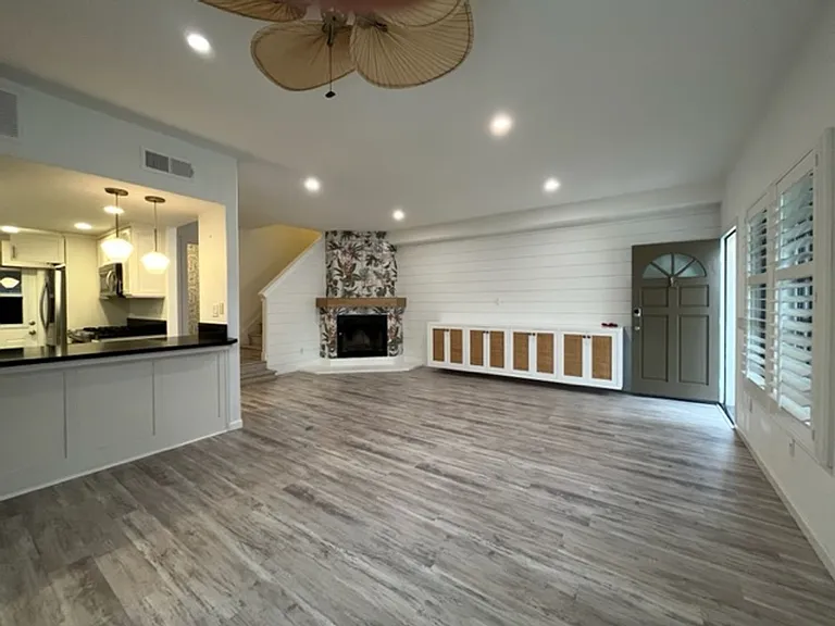 4927 Brighton Ave — Photo 6