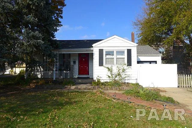 1911 W Callender Ave photo 1